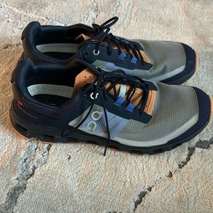 Cloud sneakers sz 10 navy & orange